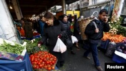 Продовольственный рынок в Стамбуле.
