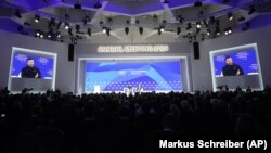 Президент Украины Владимир Зеленский на ежегодном заседании Всемирного экономического форума в Давосе, Швейцария, 16 января 2024 года.