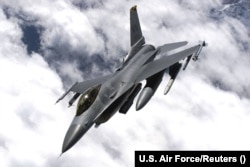 Amerikanyň söweş uçary F-16. Bu hili uçarlaryň üpjün edilmegi üçin, Ukraina tarapyndan köp wagtdan bäri alada edilýär.