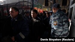 Орусиядагы мигранттар. Иллюстрация сүрөт. 