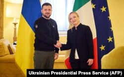 Președintele ucrainean Volodimir Zelenski și prim-ministrul Italiei, Giorgia Meloni, la Roma, 13 mai 2023.