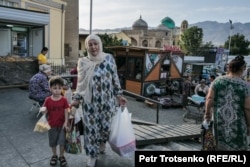 Pançşanbe bazary, Hojant, Täjigistan. 2024-nji ýylyň 14 iýuny.