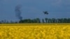Український Мі-8 повертається з бойової операції на передовій у Харківській області, 19 травня 2024 року