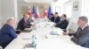 პოლონეთის საგარეო საქმეთა მინისტრის, ზბიგნევ რაუსა და საქართველოს პრემიერ-მინისტრის, ირაკლი ღარიბაშვილის შეხვედრა მთავრობის ადმინისტრაციაში. 27 აპრილი, 2023 წელი.