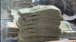 Afghans Defy Taliban Ban On Using Foreign Currencies 