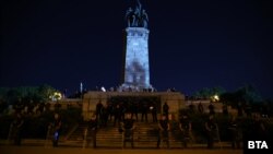 Главният секретар на МВР Петър Тодоров лично надзираваше охраната на паметника. 