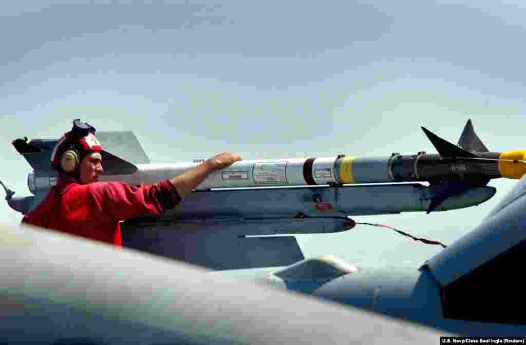 AIM–9 Sidewinder rakéták légi harchoz
