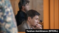 Бахытжан Байжанов (на переднем плане) и Куандык Бишимбаев в суде Астаны в 2024 году