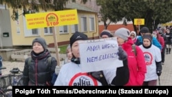 A mikepércsi anyák egyik tüntetése
