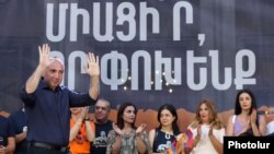 «Մայր Հայաստան»-ի քաղաքապետի թեկնածու Անդրանիկ Թևանյանը ընտրարշավի ժամանակ, օգոստոս, 2023թ.