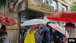 Протестиращи пред здравното министерство, София, 17 април.