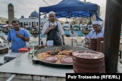 Pançşanbe bazaryndaky palaw aşpezleri
