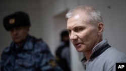 Moskaljov je uhapšen u Belorusiji dva dana nakon presude kojom je u Rusiji osuđen na dve godine zatvora zbog diskreditacije ruskih oružanih snaga.