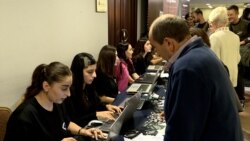 «Ուր գնում ես, ոչ ոք չի պատասխանում». ինչո՞ւ Արցախից տեղահանվածները չեն ստանում իրենց համար նախատեսված գումարները