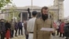 „Lectură la gară” - secvență din filmul documentar „Arsenie. Viața de Apoi”, scris și regizat de Alexandru Solomon.