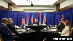 ԱՄՆ - Հայաստանի և Ադրբեջանի ԱԳ նախարարներ Արարատ Միրզոյանն և Ջեյհուն Բայրամովը բանակցում են ԱՄՆ պետքարտուղար Էնթոնի Բլինքնենի միջնորդությամբ, Վաշինգտոն, 10-ը հուլիսի, 2024թ.