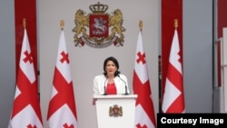 პრეზიდენტმა სალომე ზურაბიშვილმა სანქცირებულ ოთარ ფარცხალაძეს, რომელიც რუსეთის მოქალაქეობასაც ფლობს, საქართველოს მოქალაქეობა არ შეუწყვიტა