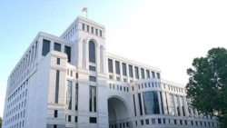Փող՝ ապօրինի միգրանտներ ընդունելու դիմա՞ց. ԱԳՆ-ն ասում է՝ Լոնդոնի հետ «առարկայական բանակցություններ» չեն եղել