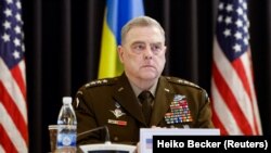 Председатель Объединенного комитета начальников штабов Марк Милли на встрече Контактной группы по Украине на американской авиабазе США в Германии, 21 апреля 2023