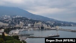 Вид на Ялтинский морской порт