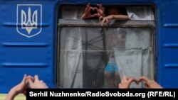 На даний момент між Україною та Румунією немає прямого залізничного сполучення, але є можливість доїхати з пересадками