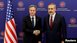 Secretarul de stat american Antony Blinken a discutat cu ministrul turc de Externe Hakan Fidan, la Ankara, în Turcia, pe 6 noiembrie 2023.