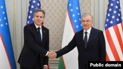 Госсекретарь США Энтони Блинкен с президентом Узбекистана Шавкатом Мирзияевым. Ташкент, 1 марта 2023 года.