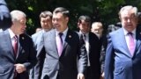 Çepden saga: Şawkat Mirziýoýew, Sadyr Žaparow we Emomali Rahmon. 2022-nji ýylyň iýul aýy. 
