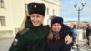Кирилл Чистяков вместе с мамой Ириной перед отправкой в армию.