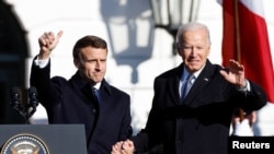 Predsednik Francuske Emanuel Makron i predsednik SAD Džo Bajden (Joe Biden) tokom susreta u Beloj kući, 1. decembar 2022. 
