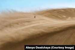 Pješčana oluja nad "pjevajućom dinom" u nacionalnom parku Altyn-Emel, Kazahstan, 30. april 2017. Foto: Alesya Osadchaya