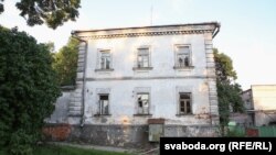 Флігель пачатку ХХ стагодзьдзя, верагодна, стаіць на падмурку старэйшага флігелю