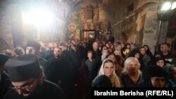 Besimtarët në Patrikanën e Pejës më 14 tetor 2022.