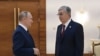 Президент России Владимир Путин (слева) и президент Казахстана Касым-Жомарт Токаев на встрече в Астане