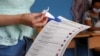 Fletëvotim në një qendër votimi në Maqedoni të Veriut - Foto nga arkivi.