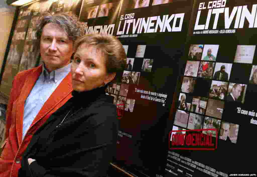 Marina Litvinenko (dreapta) și regizorul rus Andrei Nekrasov participă la proiecția filmului Rebeliunea: Cazul Litvinenko, la Madrid, pe 20 decembrie 2007.