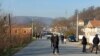 Lokalni Srbi na barikadama u selu Rudare opštine Zvečan, sever Kosova, 20. decembar 2022.