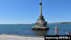 Памʼятник Затопленим кораблям у центрі Севастополя, Крим