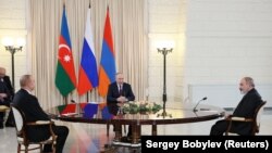 Ruski predsednik Vladimir Putin, premijer Armenije Nikol Pashinyan i predsednik Azerbajdžana Ilham Aliyev na sastanku u Sočiju, Rusija, 31. oktobra 2022.