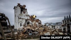 Lerombolt ortodox egyházi épület a donyecki Dolinában 2022. november 2-án