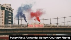 Акція Pussy Riot на підтримку Олега Сенцова в Якутську