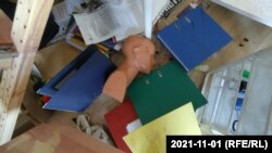 Prizor razbacanih stvari u jednoj od prostorija LGBT centra u Sofiji nakon napada