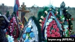 Могилы российских военных на кладбище в Крыму, архивное фото
