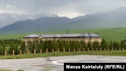 Uşkonyrdaky rezidensiýa. Bu jaý Nursultan Nazarbaýewiň ýegeni Kairat Satybaldynyň adyna hasapda goýlupdyr.