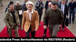 Ukrajinski predsjednik Volodimir Zelenski i predsjednica Evropske komisije Ursula von der Leyen u Kijevu, 2. februar 2023. 
