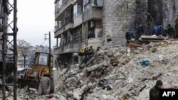 Potraga za preživjelima u ruševinama zgrade u Alepu, 6. februar