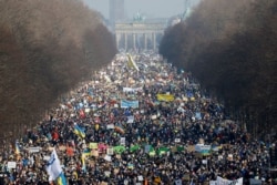 Háborúellenes tüntetés Berlinben 2022. február 27-én