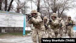 ЖККУнун бейпилдик контингенти Казакстанда. Алматы. 2022-жыл, январь 