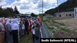 Porodicama žrtava srebreničkog genocida nije dozvoljen prilaz mjestu stradanja u Kravici, Bratunac, 13. juli 2022.