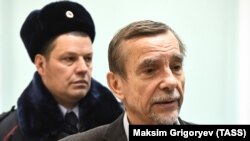 Лев Пономарёв на судебном заседании в Москве, 7 декабря 2017 года